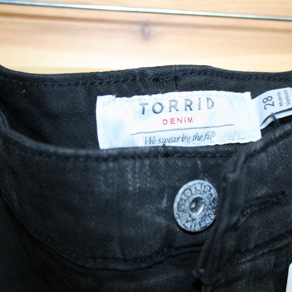 NWTS Torrid 3.5 Inch Vintage Stretch Mid-Rise Shorts - Black Size 28 - Picture 4 of 6